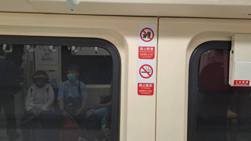 大眾運輸工具、車站等場所全面禁菸。圖／台北捷運公司提供