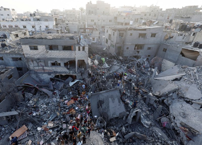 哈馬斯突襲以色列造成重大平民傷亡，以色列進行軍事反擊也導致平民傷亡。 路透