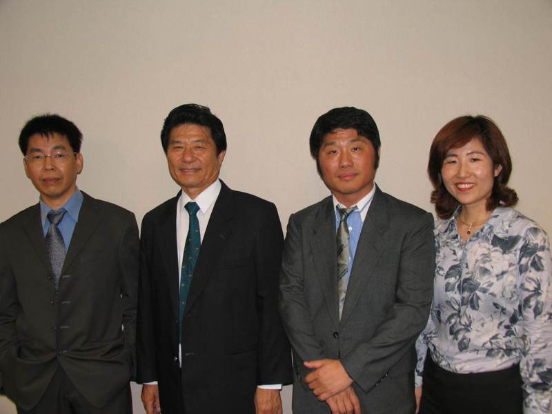 左二為川湖董事長林聰吉。報系資料照