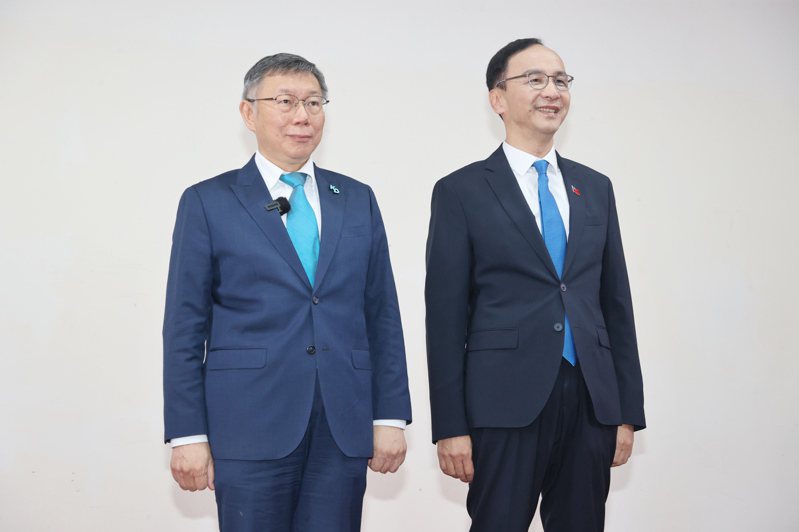 台灣民眾黨主席柯文哲（左）與中國國民黨主席朱立倫（右）為藍白合進行政黨協商，卻遲遲沒有結果。圖／聯合報系資料照片