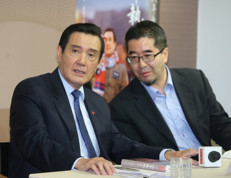 藍白合瀕臨破局，馬英九基金會執行長蕭旭岑（右）今在廣播節目中代表馬前總統（左）呼籲「全民調」。 圖／聯合報系資料照片
