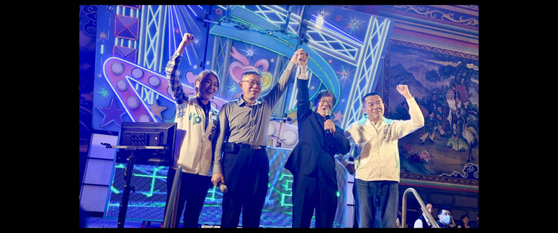 柯文哲昨天到台南東聖宮與李全教同台互祝當選。記者周宗禎／攝影