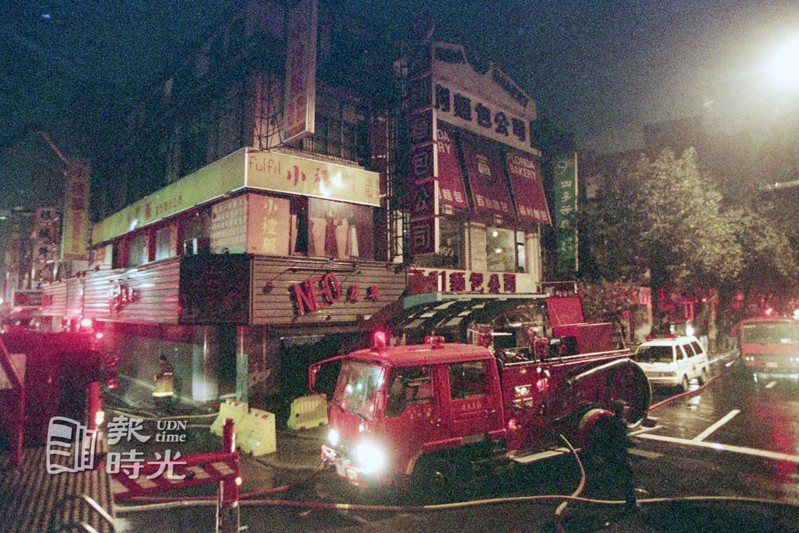 台北市晴光市場發生大火，將晴光市場燒個精光。聯合報系資料照（1997/02/02 屠惠剛攝影）