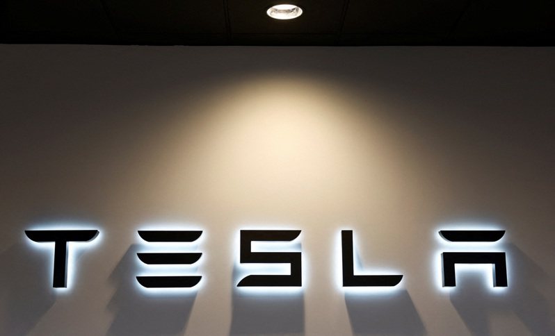 印度商業與工業部部長戈雅今天參觀美國加州的特斯拉（Tesla）電動車製造廠，透露特斯拉將增加印度零組件的進口量。路透社