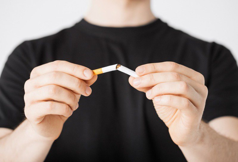 戒菸永遠不嫌晚，透過戒菸可以將預期壽命延長30%。圖／123RF