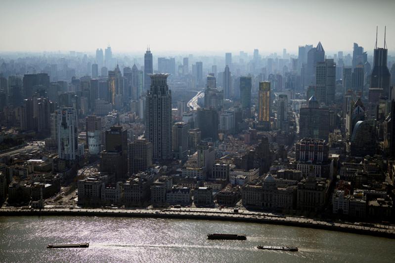 上海穩坐2022年中國收入最高的城市，據中國統計局發布的統計報告，上海以人民幣（下同）7萬9610元（約新台幣35.1萬）名列第一，遠遠超過全中國平均3萬6883元。路透