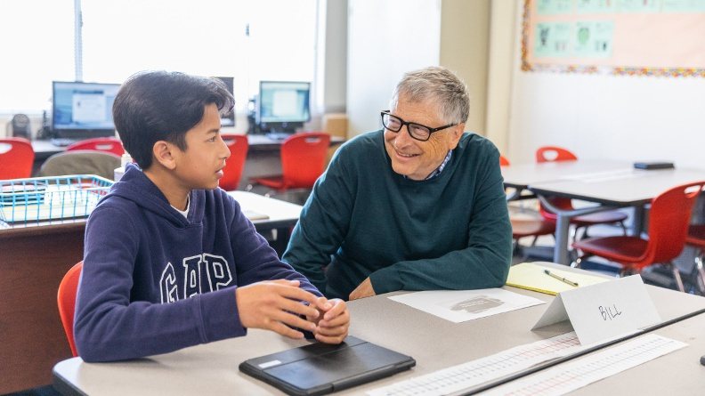 比爾蓋茲擔憂，當AI助理能包辦你人生的大小事，什麼問題都能解惑，還有人會想要上學嗎？取自臉書@Bill Gates