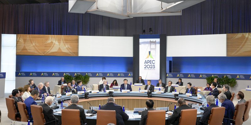當地時間11月17日上午，大陸國家主席習近平出席舊金山APEC非正式領袖會議，發表題為《堅守初心團結合作攜手共促亞太高品質成長》的重要演講。     新華社