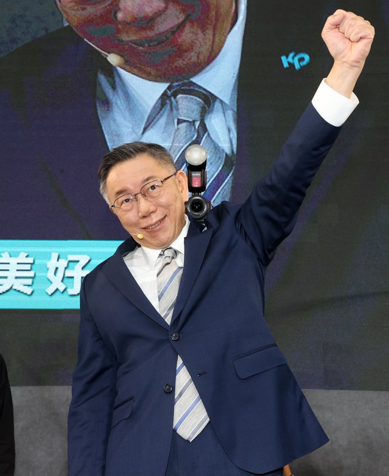 民眾黨總統參選人柯文哲昨天表示，他會繼續用台灣民眾黨總統候選人身分拚戰到底。記者胡經周／攝影