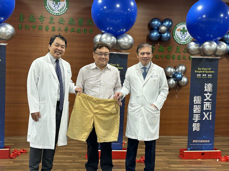 台南市立安南醫院發表第四代達文西手臂案例成果，患者李姓農民術後8周減少20公斤。記者周宗禎／攝影