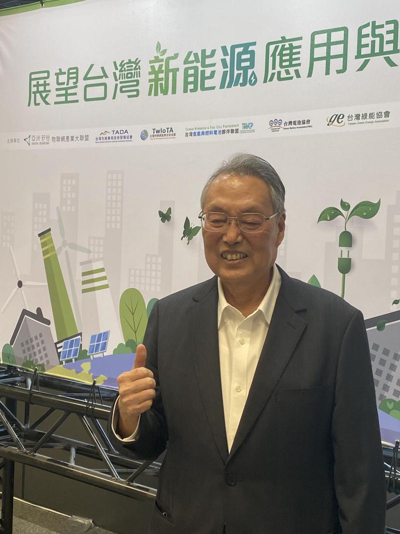 矽谷-物聯網產業大聯盟榮譽會長施振榮認為台灣可以發揮新能源技術輸出。王郁倫攝影