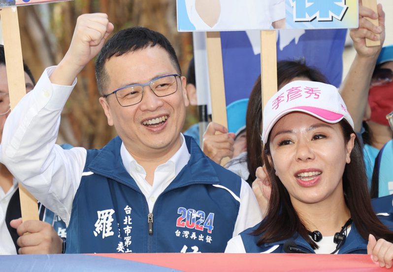 國民黨台北市第六選區（大安）立委參選人羅智強（左）。記者曾學仁／攝影