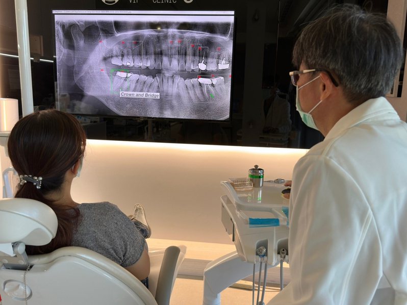 明基醫和光明智能科技合作的牙科AI軟體幫助醫生方便跟病患溝通。圖/明基醫提供
