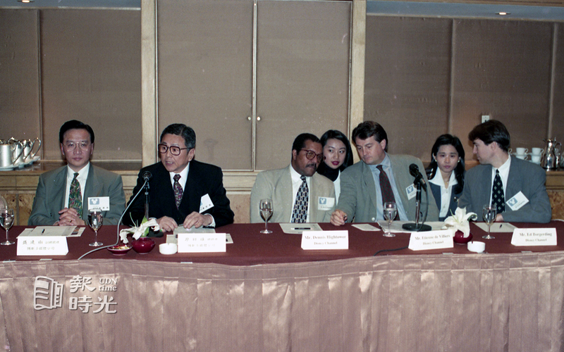 美國迪士尼頻道於台灣正式開播記者會，圖為博新多媒體公司副總經理盛建南(左一)、總經理廖祥雄(左二)。圖／聯合報系資料照(1995/03/29  陳立凱攝影)