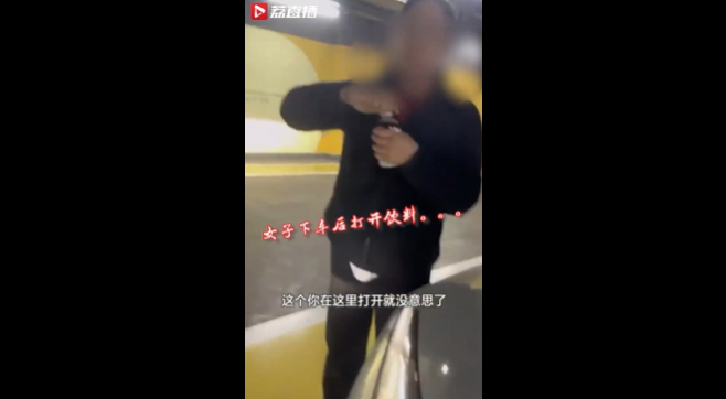 上海一名女子偷自助餐飲料，被發現後故意開瓶才歸還。圖／翻攝自江蘇新聞微博