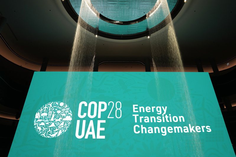沙烏地阿拉伯能源部長阿卜杜拉齊茲親王堅決拒絕在聯合國氣候變化綱要公約第28次締約方會議（COP28）同意逐步減用化石燃料。美聯社