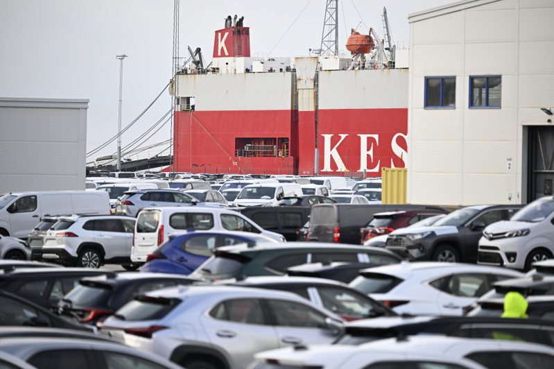 瑞典Malmo港的码头工人罢工，不处理特斯拉（Tesla）车辆运送作业。  欧新社(photo:UDN)