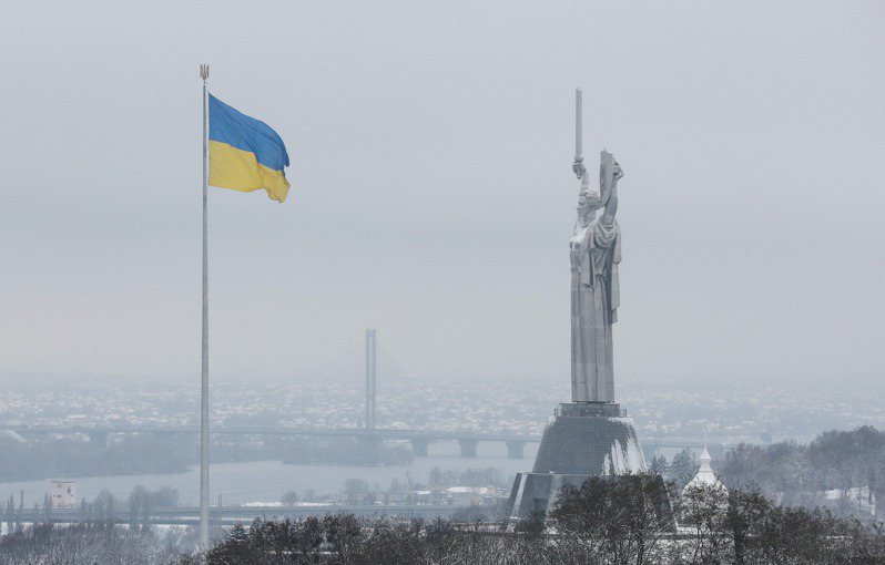 烏克蘭官員表示，由於戰場前線附近一座發電廠遭到砲擊，盼民眾能節約用電。歐新社
