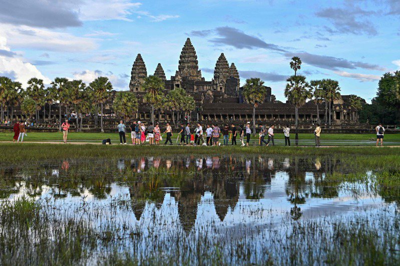 無視國際人權組織譴責，柬埔寨總理洪馬內誓言要將數以千計的家庭從吳哥窟寺廟建築群中搬遷出來。法新社