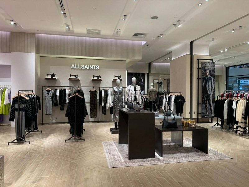 AllSaints選在馬來西亞吉隆坡Seibu百貨開設全新據點，看得出來坪數都比台灣門市來得更小。圖／AllSaints提供