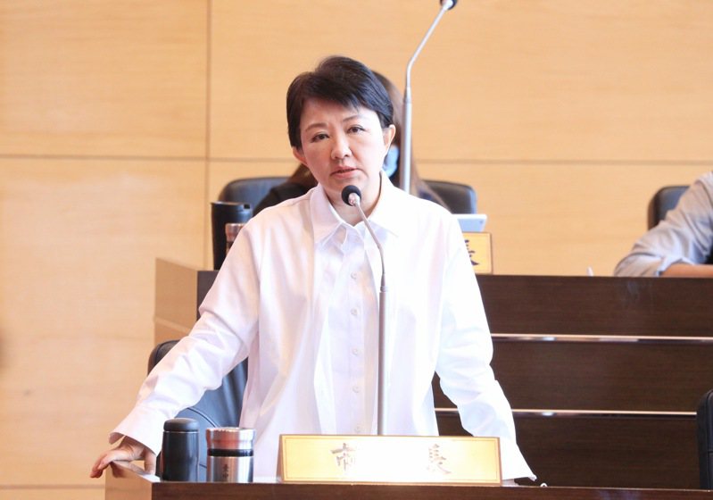 台中市長盧秀燕表示，她擔任市長五年內，三大建設陸續動工，希望議員說公道話。記者陳秋雲/攝影