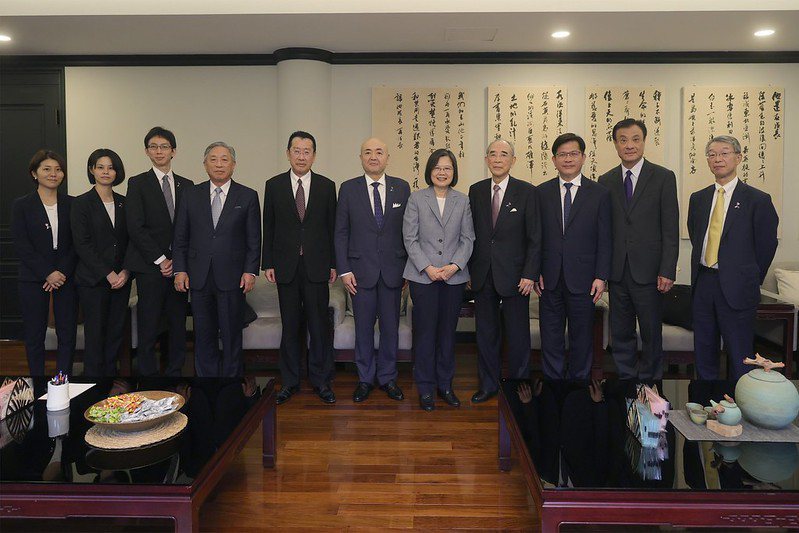 蔡英文總統今天下午在官邸接見「日本台灣交流協會」會長大橋光夫。圖／總統府提供