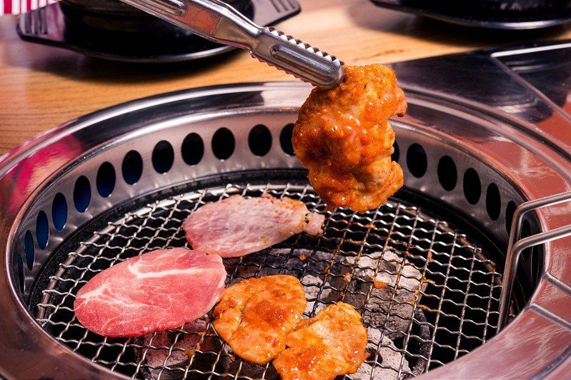 日本一位平價燒肉吃到飽前店員透露，菜單上有四樣食材是他絕對不會點的食材。示意圖，與新聞當事者無關，圖片來源／Ingimage。