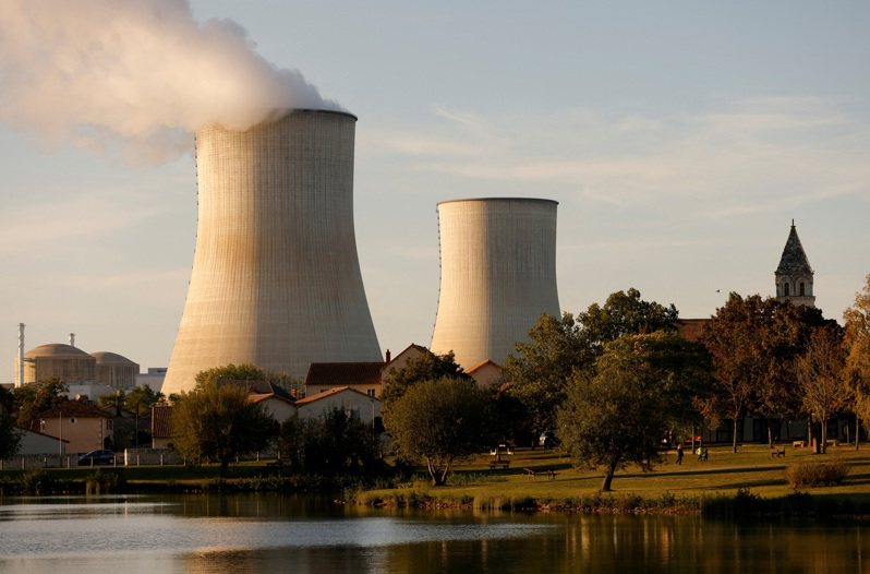國際原子能總署資料顯示，最仰賴核電的法國（佔國內發電65%），反應爐平均已35年，圖為法國核電廠。 圖／路透