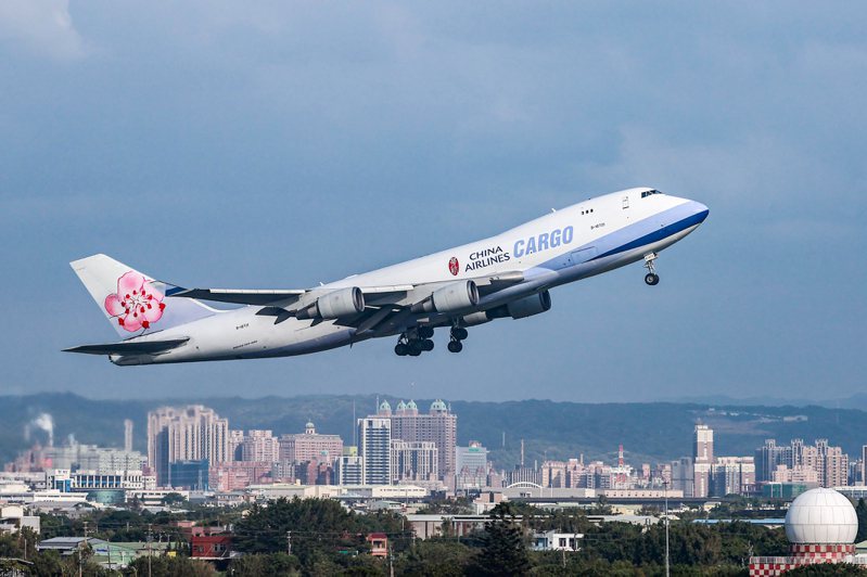 中華航空十度贏得美國Global Traveler（環旅世界）「北亞最佳航空」大獎，連續8年獲《APEX》「五星航空」最高榮譽，同時獲頒 TheDesignAir「亞洲最佳設計」航空公司，獲大中華區最佳Wi-Fi獎肯定。本報資料照片