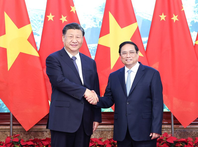 美中兩大強權爭奪影響力之際，一名美國官員在河內當局宣布加強與中國的防禦及安全關係後表示，美國將繼續與越南密切合作。新華社