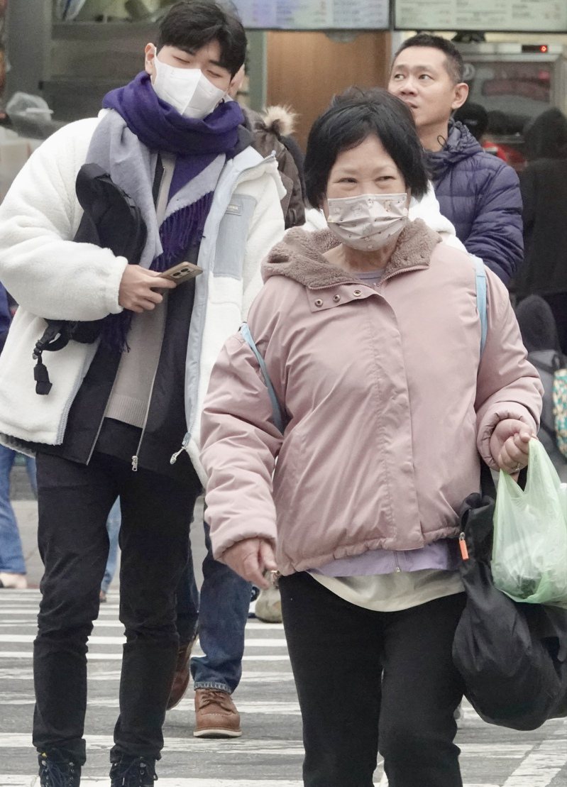 入冬首波寒流來了，中央氣象署上午針對台北及新北等10縣發布低溫特報。本報資料照片