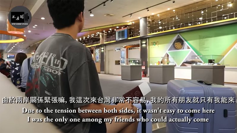 一名江蘇小哥來台灣環島16天，這期間他感受到台灣人的熱情，還有不少美食、文化也讓他很滿意。 圖擷自Youtube「不要鬧工作室」
