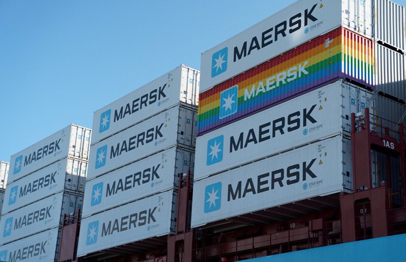 丹麥航運巨商馬士基（Maersk）宣布，由於多國聯合護航行動部署已經確立，準備恢復在紅海（Red Sea）和亞丁灣（Gulf of Aden）的航運業務。 路透