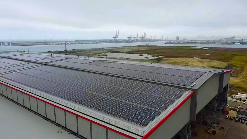 雲豹能源完成收購帝崴電力和亮崴電力兩家公司。圖為帝崴電力位於台北港的屋頂型太陽光電案場。圖／雲豹能源提供