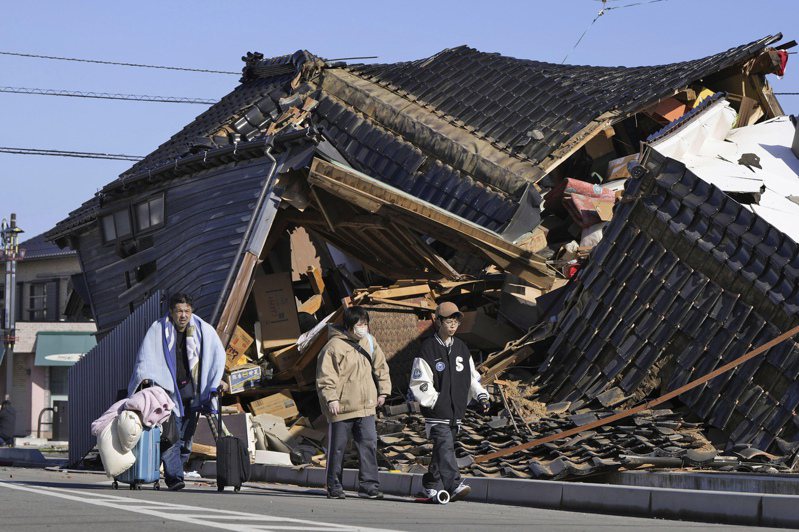 日本石川縣發生大地震，造成多人死傷及房屋倒塌的災情。示意圖，非新聞當事者。美聯社