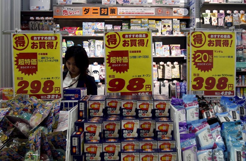 日本疫後觀光客迅速回流，2023年熱門藥品銷售立見起色。路透