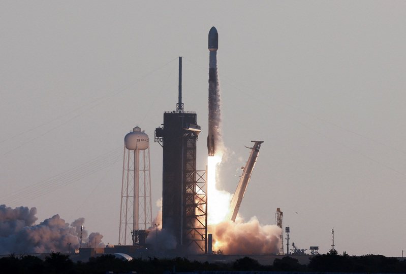 示意圖，圖為SpaceX發射火箭的畫面。路透社