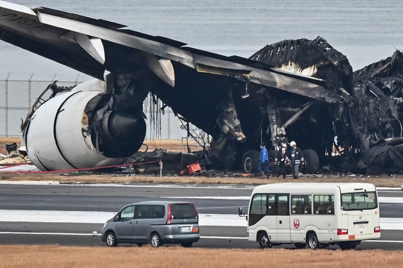 日本航空編號516班機在當地時間2日傍晚降落東京羽田機場時，與與海上保安廳飛機擦撞起火，航空專家紛紛表示，日航班機迅速撤離無人罹難堪稱典範。法新社