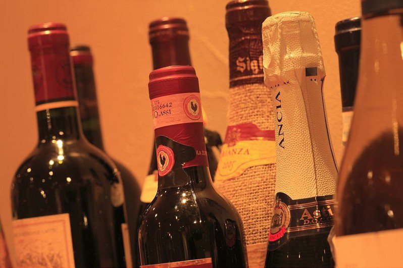 中国今天宣布，对产自欧盟的蒸馏葡萄酒实施反倾销调查，法国酒商首当其冲，股价大跌。示意图，与新闻当事者无关，图片来源／Ingimage。(photo:UDN)