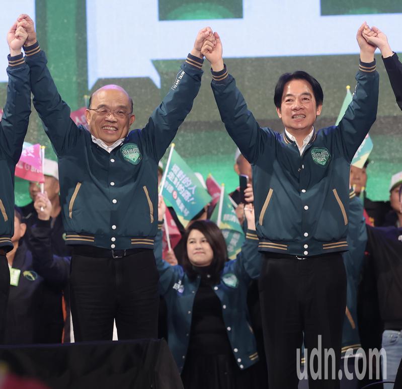 民進黨總統候選人賴清德（右）、行政院前院長蘇貞昌（左）今天在新莊舉辦選前造勢晚會，賴清德呼籲民眾堅持信賴台灣路線。記者葉信菉／攝影