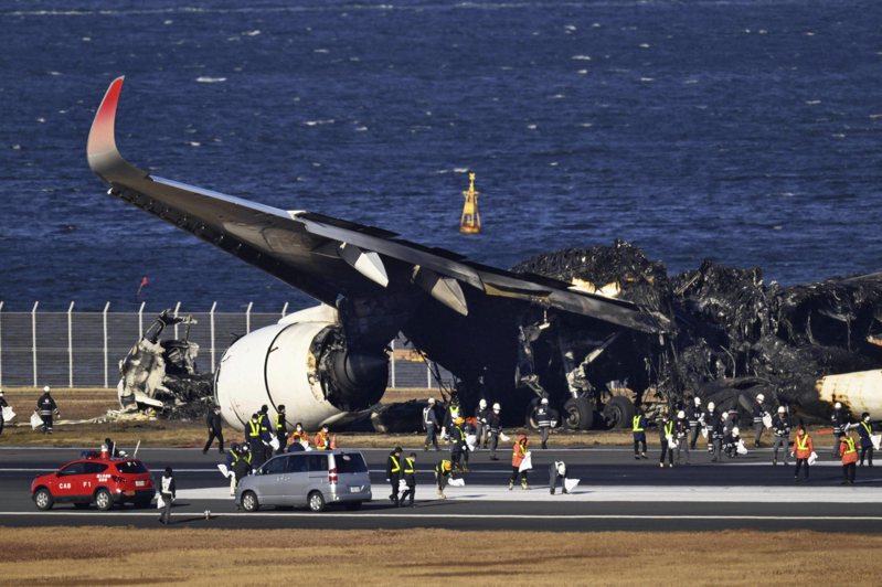 日本東京羽田機場1月2日發生日航客機與海上保安廳航機嚴重撞機事故，日本運輸安全委員會已從日航客機上取回包含座艙語音紀錄器（CVR）和飛航資料紀錄器（FDR）的「黑盒子」。美聯社