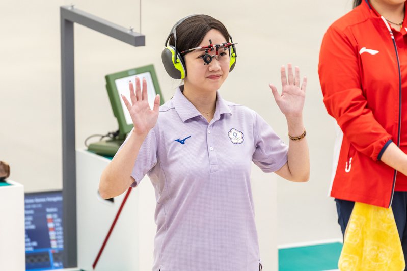 攸關奧運門票的亞洲手槍暨步槍錦標賽女子25公尺手槍資格賽，吳佳穎在慢射項目以3輪288分，暫居第14。 季相儒