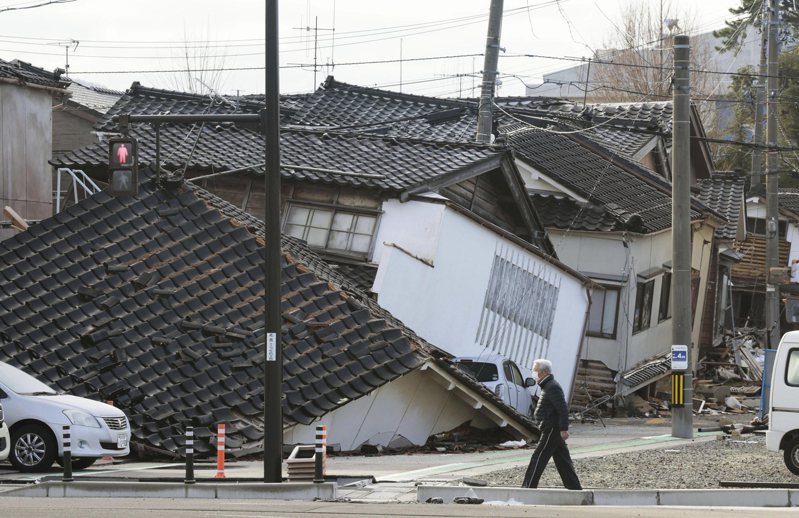 日本石川縣元旦發生強震，截至今天上午9時的罹難人數增至215人，日本警消與自衛隊等還在加緊搜索行動。美聯社
