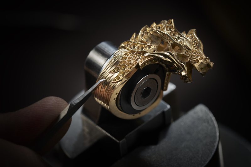 伯爵（PIAGET）推出年節主題新品珠寶，一展品牌在金工雕琢、寶石選薦上的深厚功力。圖／PIAGET提供