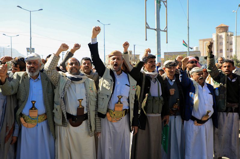 支持葉門叛軍青年運動的民眾11日在叛軍控制首都沙那遊行，高喊反以色列和反美口號，聲援巴勒斯坦人。法新社