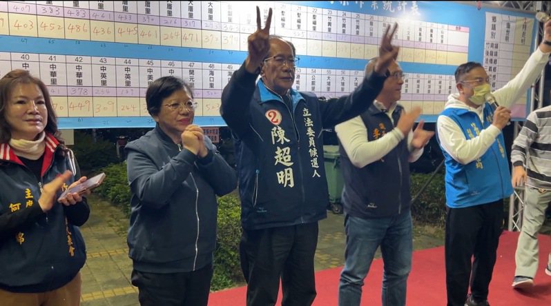 苗栗縣第一選區立委候選人陳超明，晚間6點左右在竹南競選總部自行宣布當選。圖／民眾提供