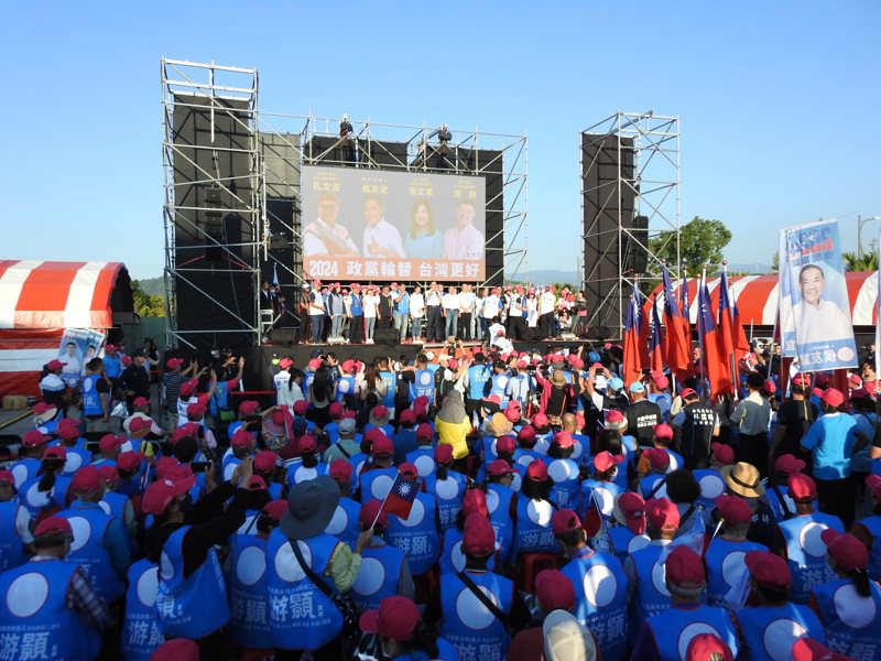 國民黨總統候選人侯友宜去年11月在南投大造勢，大批民眾到場支持。本報資料照