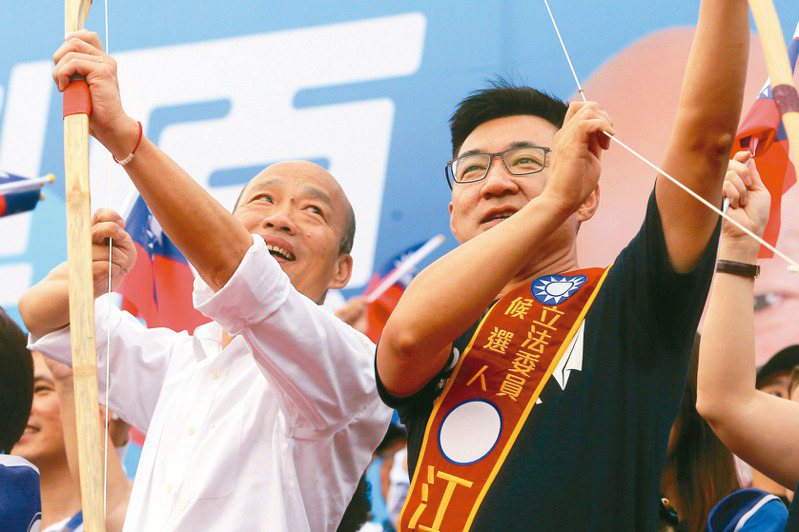國民黨不分區立委當選人韓國瑜（左）與立委江啟臣（右）合作，將爭取新國會正副龍頭。圖／聯合報系照片