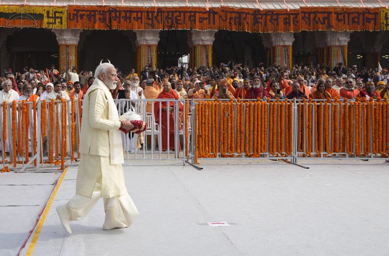 印度總理莫迪參加羅摩寺廟的開光儀式。美聯社
