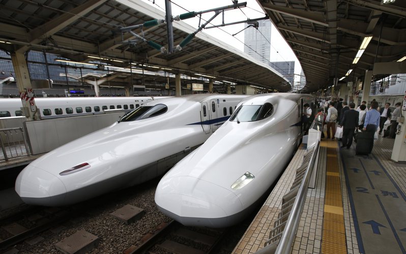 日本JR東日本新幹線23日上午發生電力故障，多區段列車停駛，目前尚不清楚何時恢復運行。美聯社